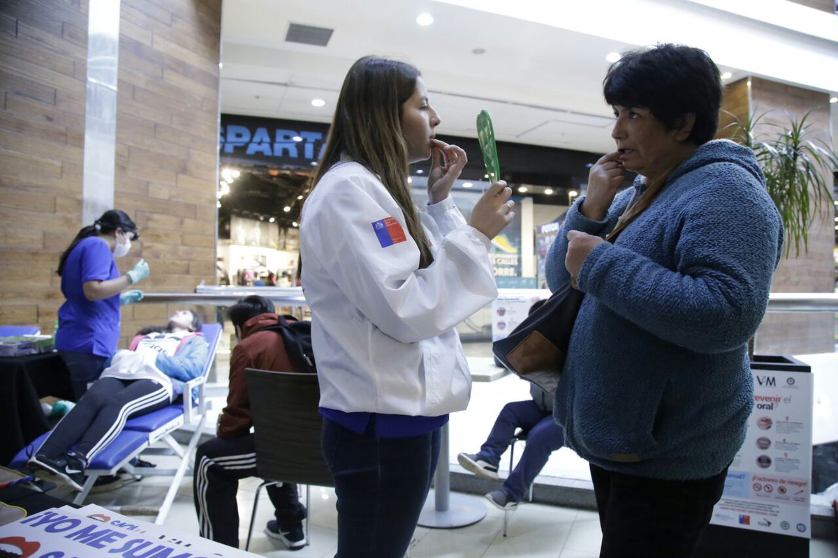 En Mall del Centro se realiza la campaña 'Saca la Lengua', que busca promover la prevención del cáncer oral #TodosJuntosContraelCáncer   👍👅😀