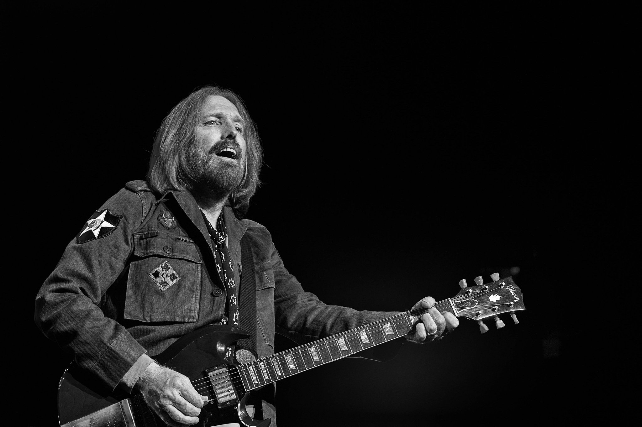 Tom Petty masturbandose al viento - An American Treasure - Página 8 DLKKwR3W0AEUW1M