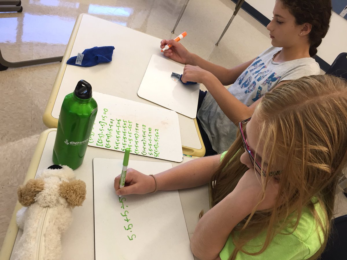 Schechter_Math's tweet photo. Use only five 5βs and the order of operations to see how many ways to make 0,1,2 etc. #thinkingisfun, #mathiscool https://t.co/oE96BaSMXH