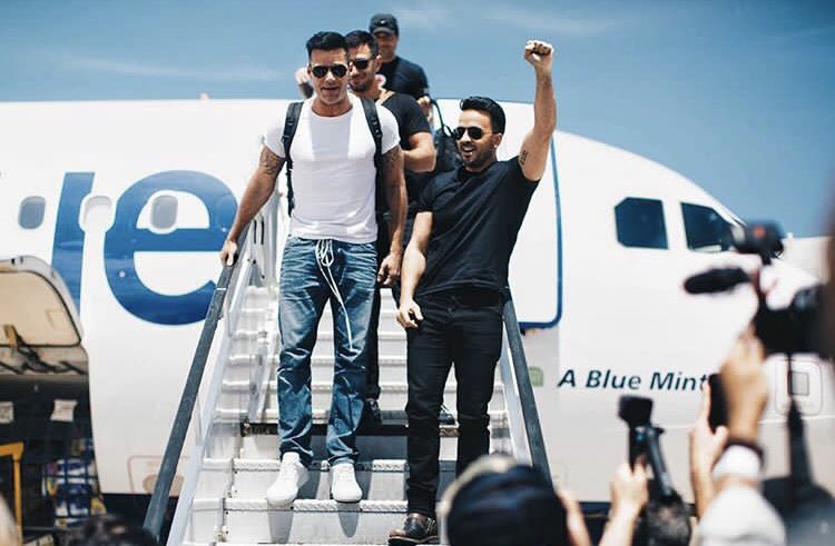 “Por fin llegamos. A trabajar se ha dicho”, <a href="/LuisFonsi/">Luis Fonsi</a> al llegar a Puerto Rico junto a <a href="/ricky_martin/">Ricky Martin</a> <a href="/CHAYANNEMUSIC/">CHAYANNE</a> y <a href="/NickyJamPR/">Nicky Jam</a> 👏🏼👏🏼👏🏼👏🏼