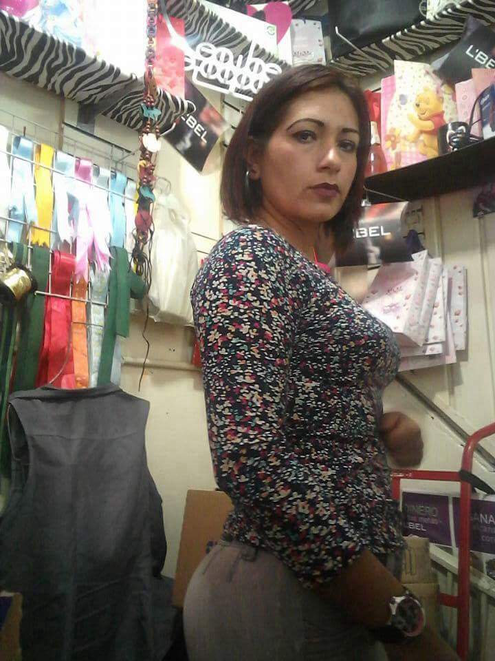 chambeadoras's tweet photo. Qué cara de cogelona tiene la señora amparo #FelizLunes #LunesDeGanarSeguidores #milf https://t.co/90FbPjhKY4