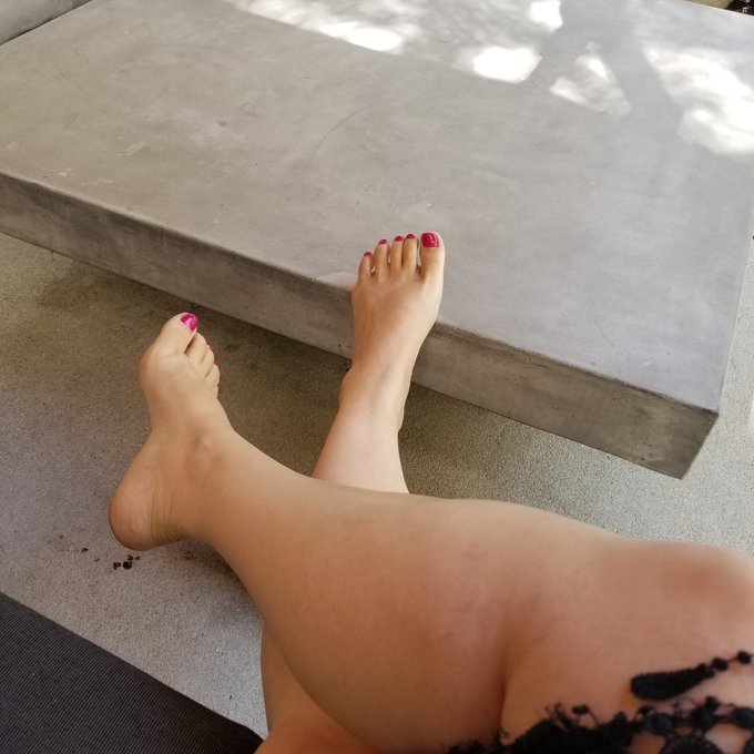 Work break #footfetish #toes #feet https://t.co/LvjHKDYmTD<a href="/tag/footfetish"class="tags">#footfetish</a><a href="/tag/toes"class="tags">#toes</a><a href="/tag/feet"class="tags">#feet</a>