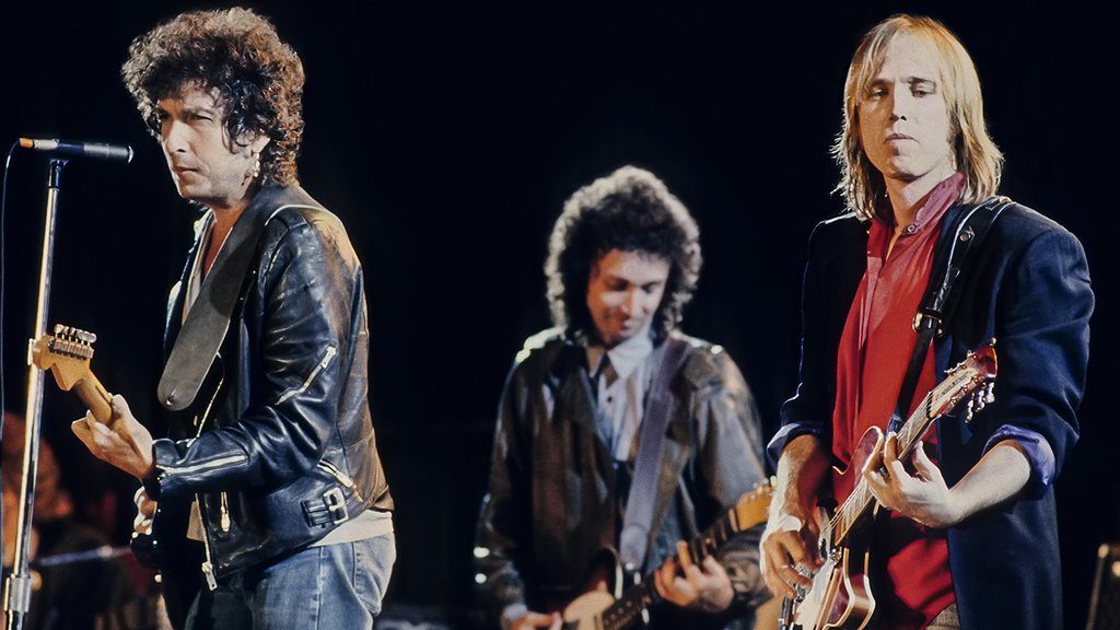 RollingStone's tweet image. "It’s shocking, crushing news. I thought the world of Tom. I'll never forget him." - Bob Dylan on Tom Petty rol.st/2xWKPA6