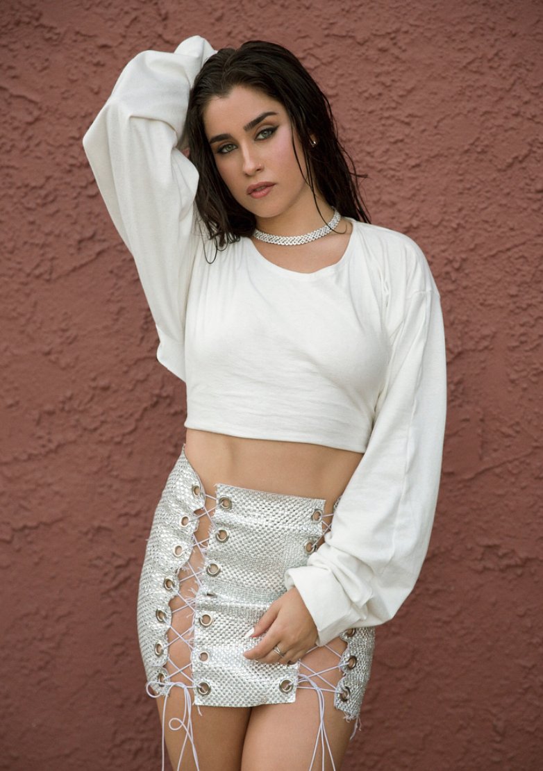 LababyCabello's tweet image. RT de la suerte 
Comparte la foto de la lauren y con seguirás su follow 😭😭 
#MTVEMA #NominateFifthHarmony