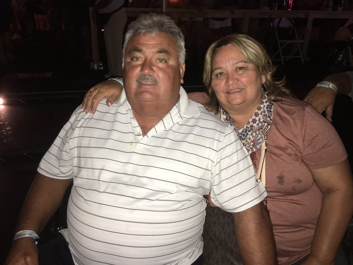BriannaaaGatlin's tweet photo. Took this picture 8 mins before the shooting happened. This weekend was my parents 34th anniversary. Blessed they are able to have many more https://t.co/yxJpN9Kxr5