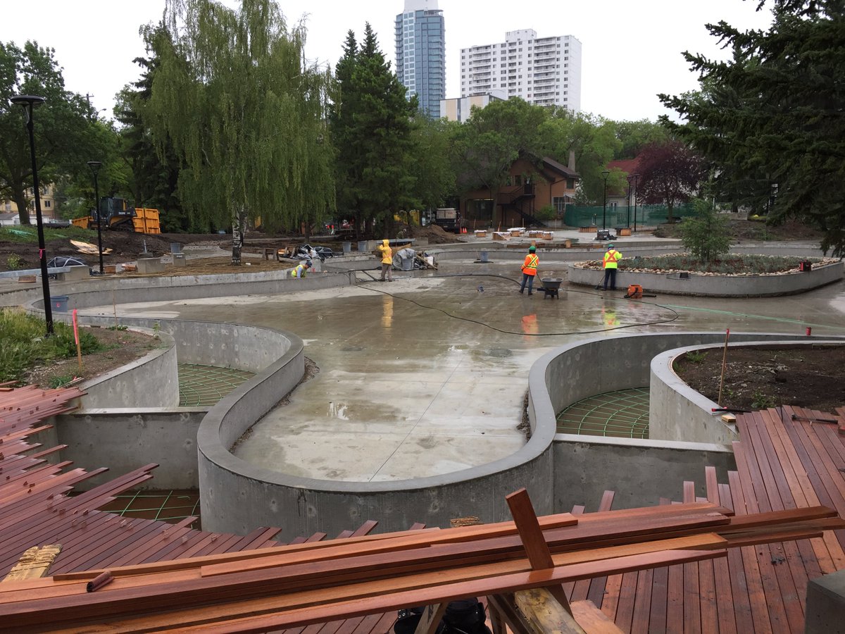 EmceeConstruct's tweet photo. Another few pictures of our Paul Kane Pond project for the @CityofEdmonton. The park is now open to the public! #yeg #Edmonton @ECAbuildsYEG https://t.co/4zfnb3JZPP