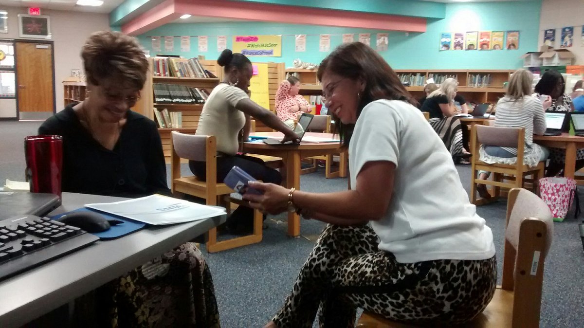 Learning how to tweet#teamzeb#vancecoproud