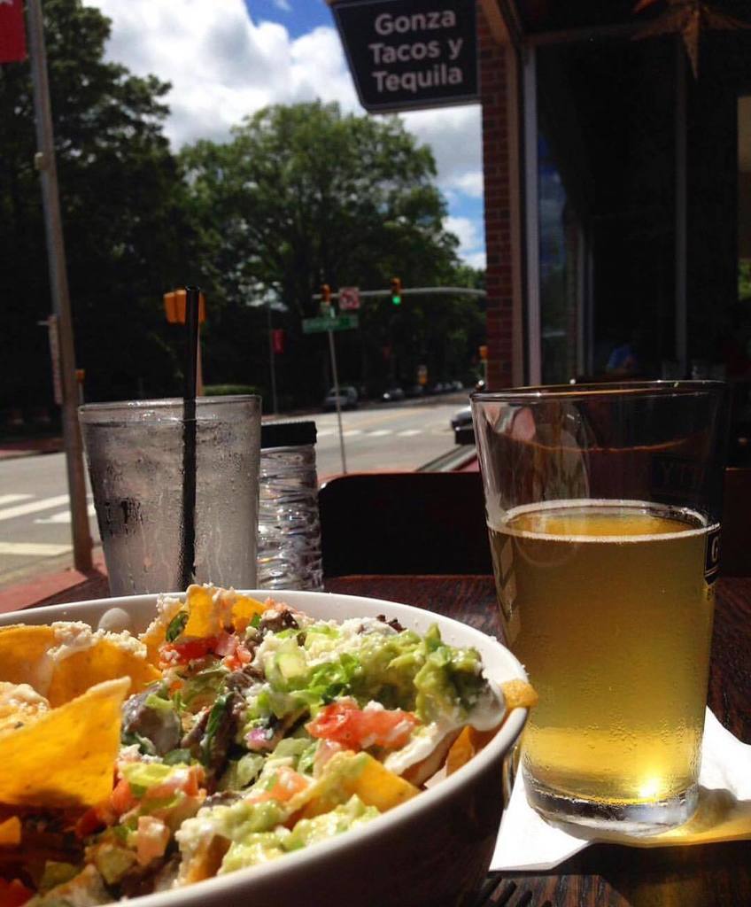 Gonza_Tacos's tweet photo. Windows are open! Soak up the sunshine while it lasts! Also the #NachosGabachos &amp; #Cerveca ☀️🌮🍺 https://t.co/gst61VTxdU https://t.co/0NpShTEAbJ