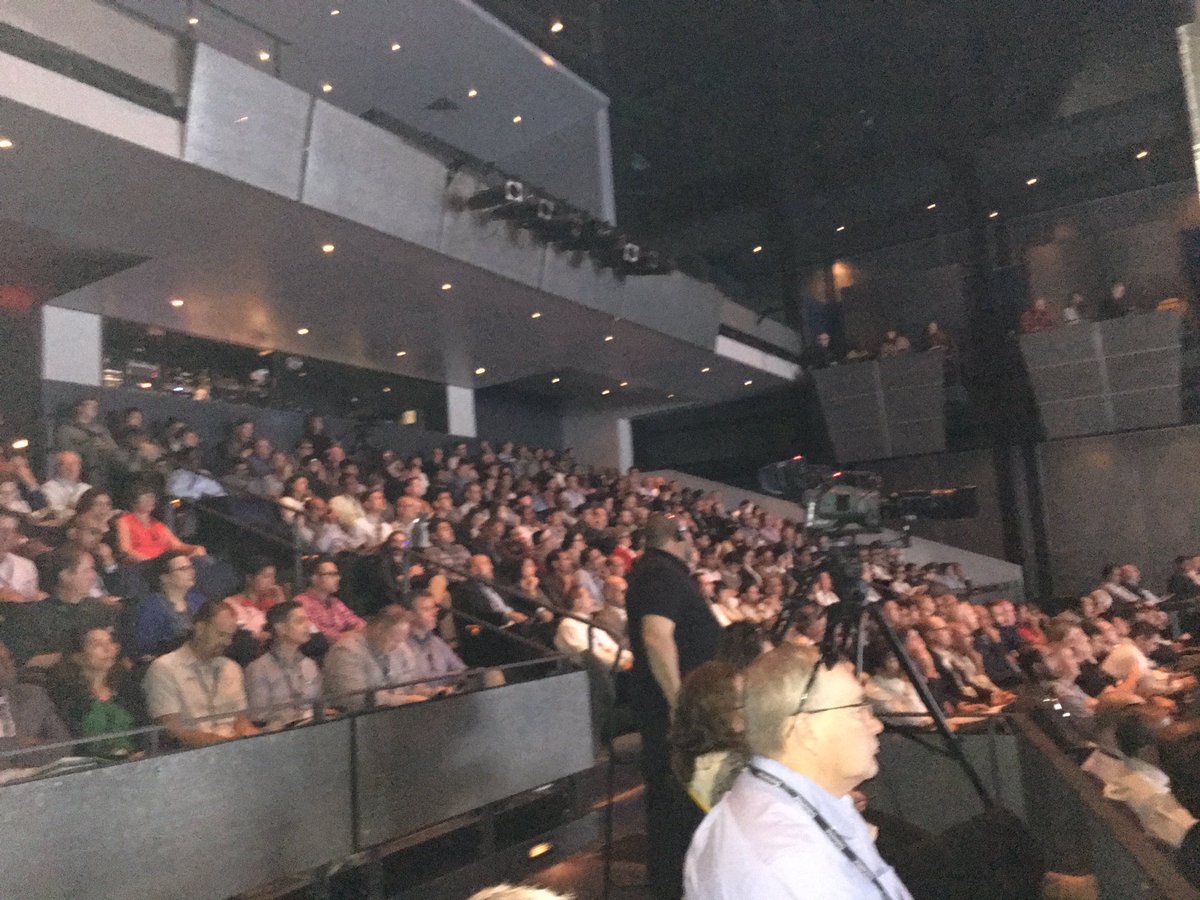 miaurman's tweet photo. Not a seat in the house! At @azavery Keynote #OOW17 I had to bribe my way in @OracleMobile #oraclechatbot #blockchain https://t.co/nbDmlzkBrf