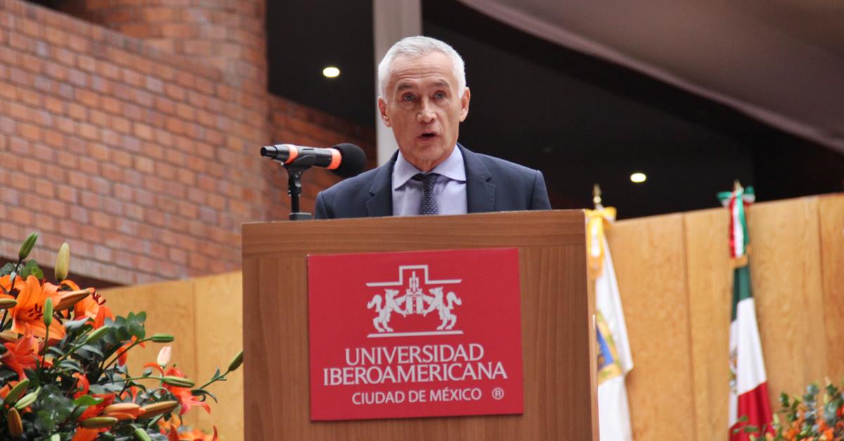 "No le dejen la política a los políticos", pide <a href="/jorgeramosnews/">JORGE RAMOS</a> a egresados de <a href="/IBERO_mx/">IBERO CDMX</a> bit.ly/2xTvAYn