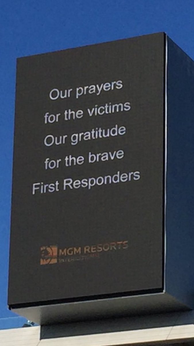 773shytwnCraZy's tweet photo. #AmericansStandTogether #VegasStrong #DallasStandsWithVegas 🇺🇸🇺🇸🇺🇸 #MGM #LasVegasShootings #LasVegas https://t.co/59Whi0AIhk