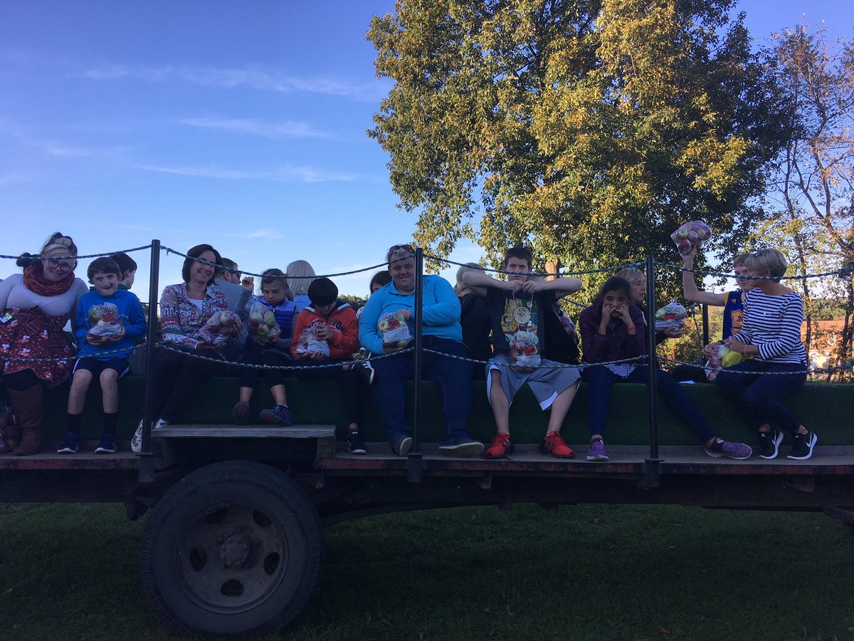 LABBBREC's tweet photo. #LABBB #ApplePickers https://t.co/3JFd3AocUJ