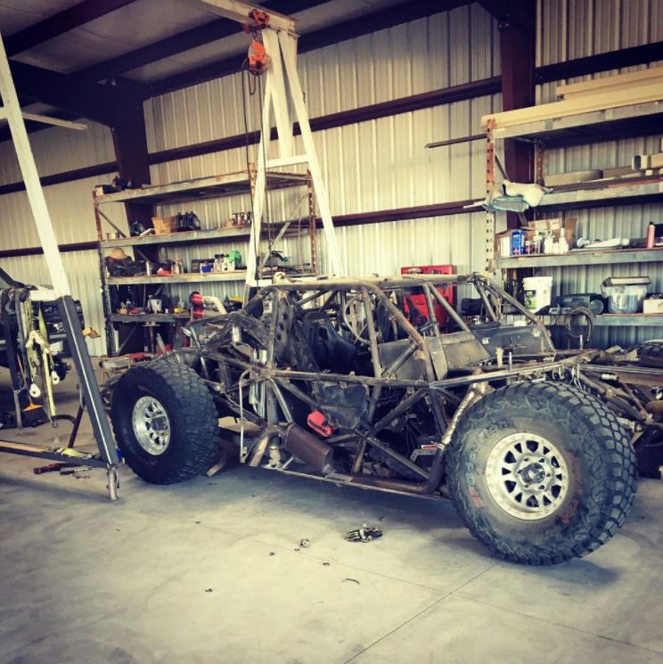 3_bearsracing's tweet photo. Our truck #299 getting tore down for the next #prep #spectt #desertracing #offroadracing #3bearsracing #racing! https://t.co/OYVZDDpsJ9