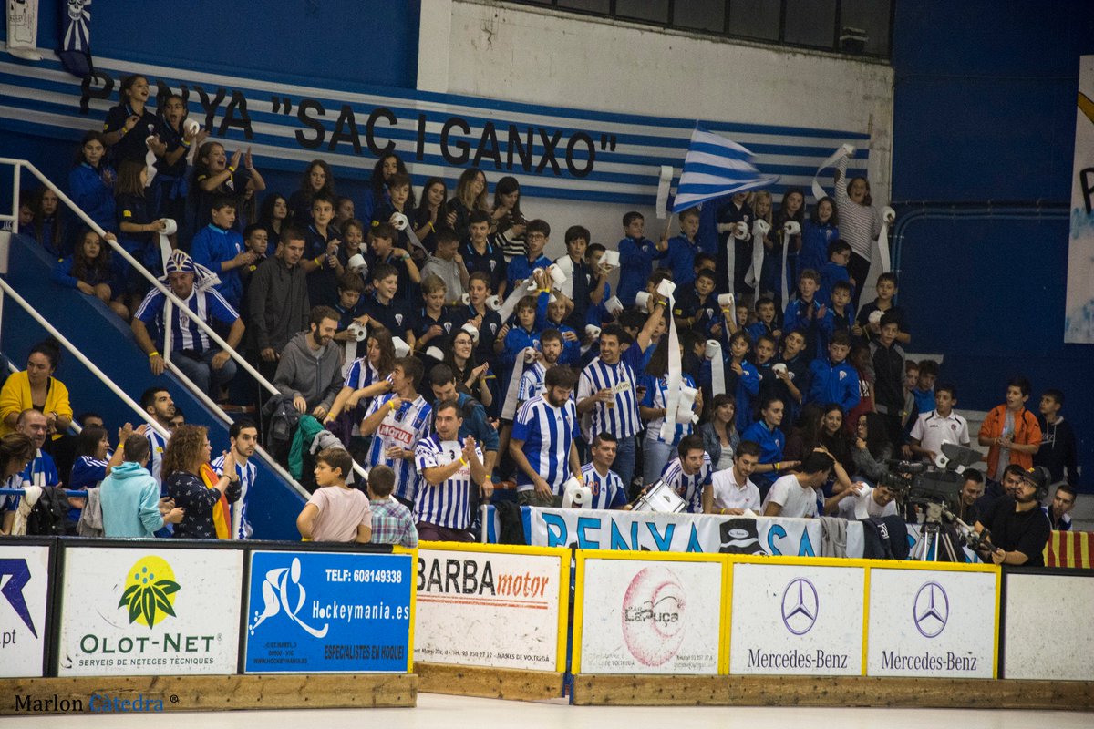 mcatedra95's tweet image. Així lluïa la Catedral de l'hoquei patins el passat dissabte per la disputa de la  #SupercopaOK, ni un seient lliure!