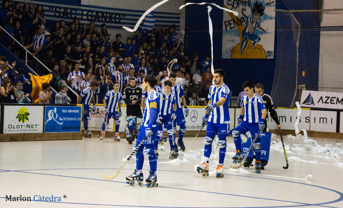 mcatedra95's tweet image. Així lluïa la Catedral de l'hoquei patins el passat dissabte per la disputa de la  #SupercopaOK, ni un seient lliure!