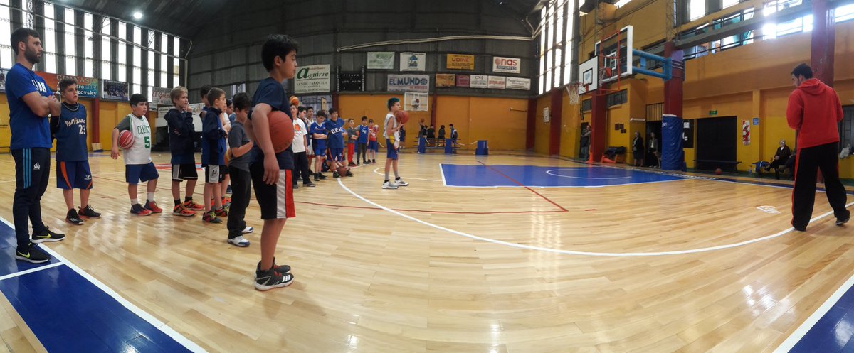 prestandole atencion a la clase...