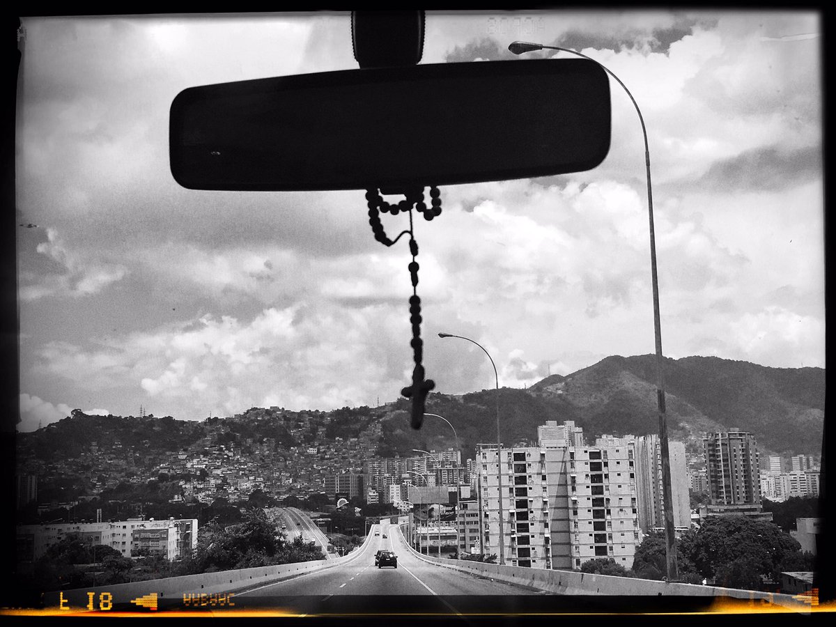 Ce jeudi dans #envoyespecial - #Venezuela - immersion exceptionnelle aux côtés des gardiens de la "Révolution" d'Hugo Chavez