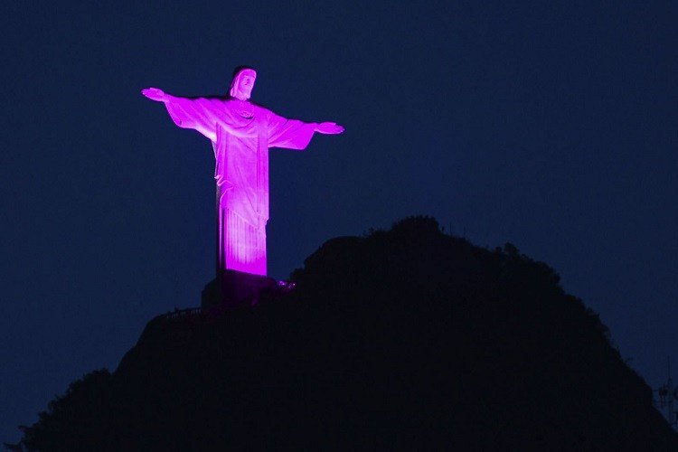 DicasdoEmbarque's tweet photo. Sofitel Ipanema e Cristo Redentor engajados em prol da campanha Outubro Rosa https://t.co/635JipA9O4 https://t.co/ccTWeJBhua