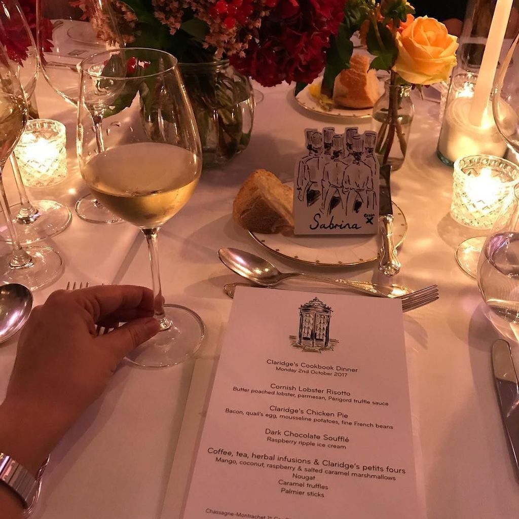 Dinner, daaaahling... at the one and only @claridgeshotel to celebrate launch of their new cookbook #claridges ift.tt/2wujKkt