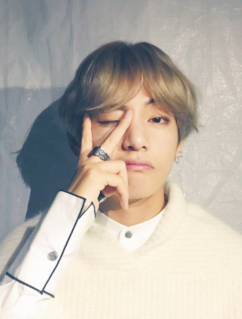 loveytae's tweet photo. ༊*·˚ೃ༄* bloop bloop we don't match but i love him endlessly .͙✼̥୭⁺ ✩°｡ #armyselcaday https://t.co/pJaiVuFpTU