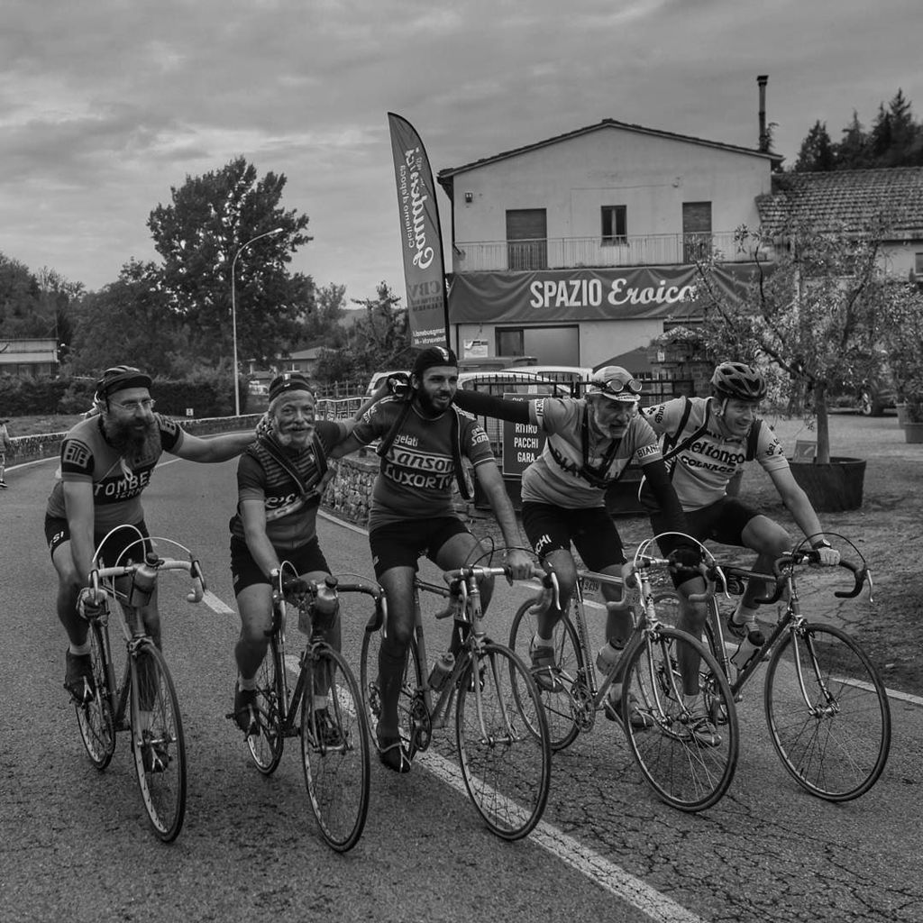 zuja1983's tweet photo. Applausi. #master #competition #columbus #photography #eroica #leroica #tuscany #cute #vintagebicycle #instacycli… https://t.co/MAbqkY2Vcl https://t.co/AjZCIw8Wnc