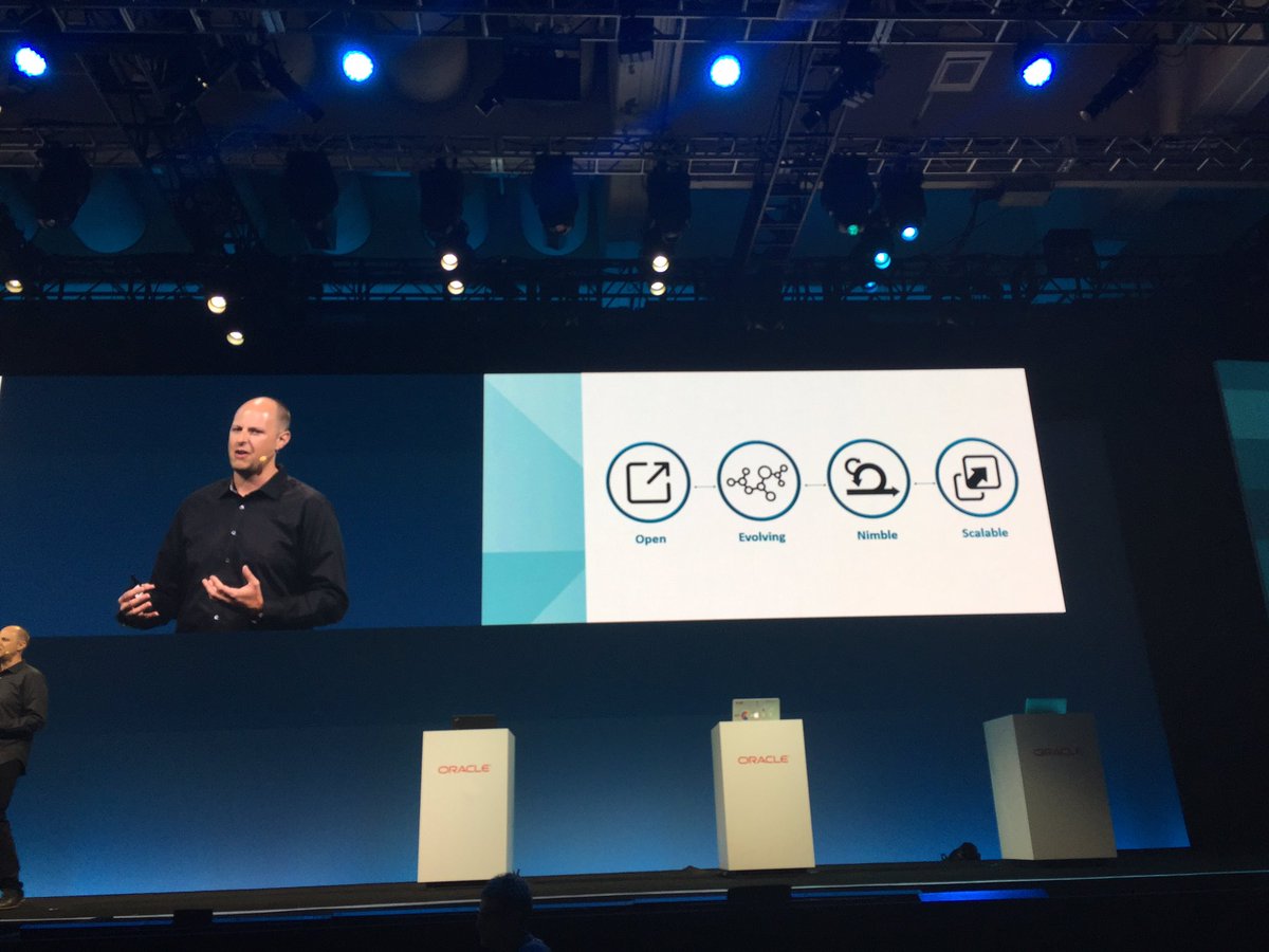 JavaOne's tweet image. Big applauds for Java EE being fully open with Eclipse Foundation