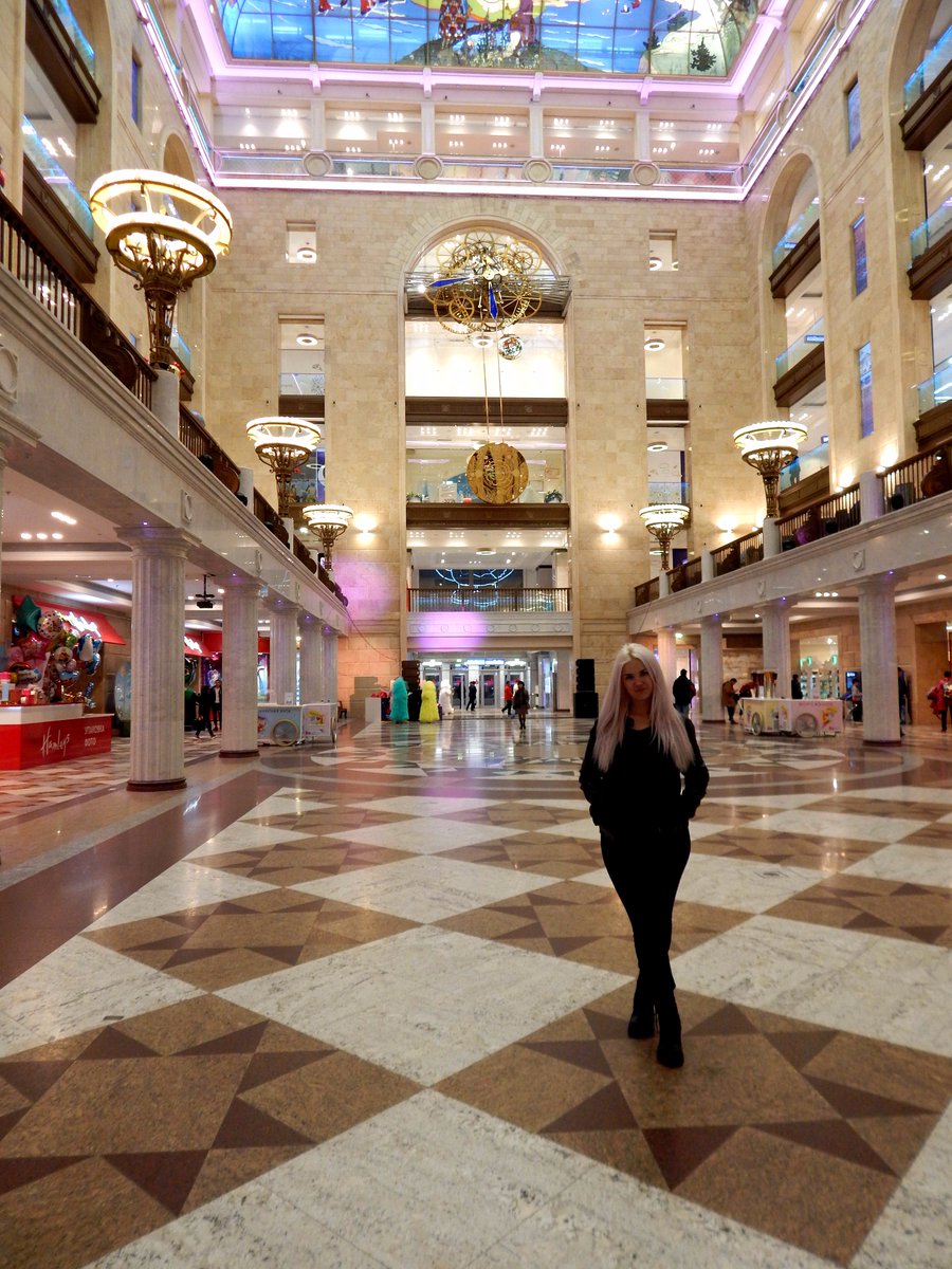 ElizDevil's tweet photo. #Moscow #Москва #столица #metropolis #city #Russia #october #photo #фото  #me #you #black #blonde #redsquare #осень #autumn https://t.co/SmT4mO6l4y