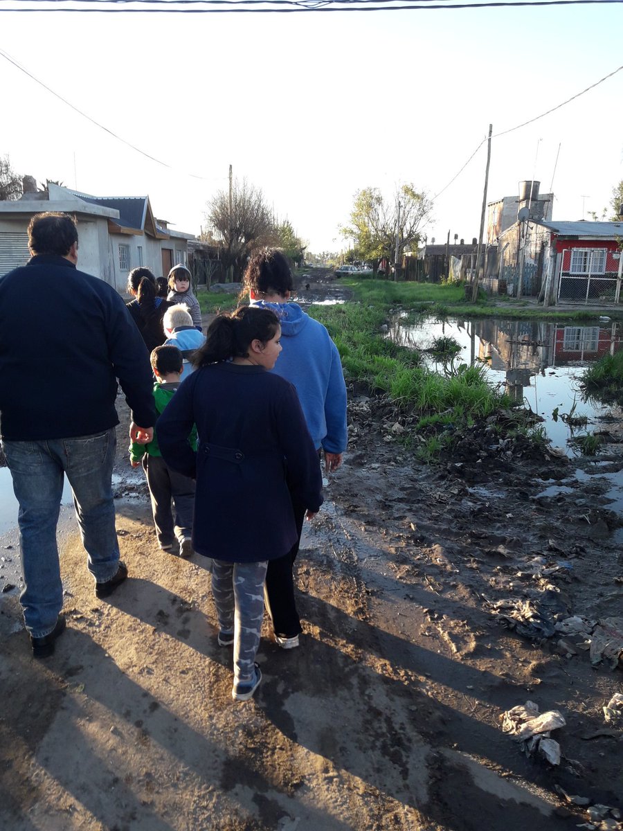 RodrigoDeab's tweet photo. W. de Rossi, Guttero, Méndez. Calles que recorrimos hoy en #Kanmar #Glew. Duele ver abandono de ¡décadas! ¿Lo cambiamos? #CambiandoJuntos https://t.co/VDOsB7FzM4