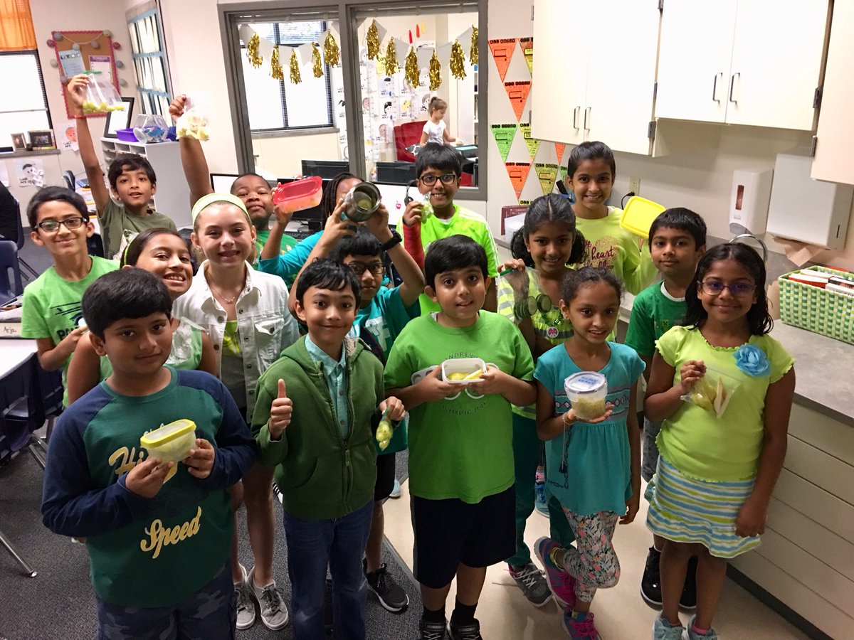 AndrewsFourth's tweet image. Fourth Grade supports PACK week by wearing green and eating healthy green fruits and vegetables for snacks! #packweek