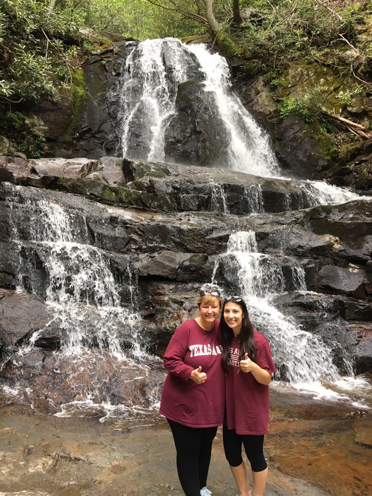 AggieNetwork's tweet photo. Hannah โ18 (@HannahHoltz13) & Nicki โ90 say #GigEmFrom Tennessee's Great Smoky Mountains National Park. Post a ๐ท at: https://t.co/kLv2fVA2yT https://t.co/cwoNFm4ZZ6