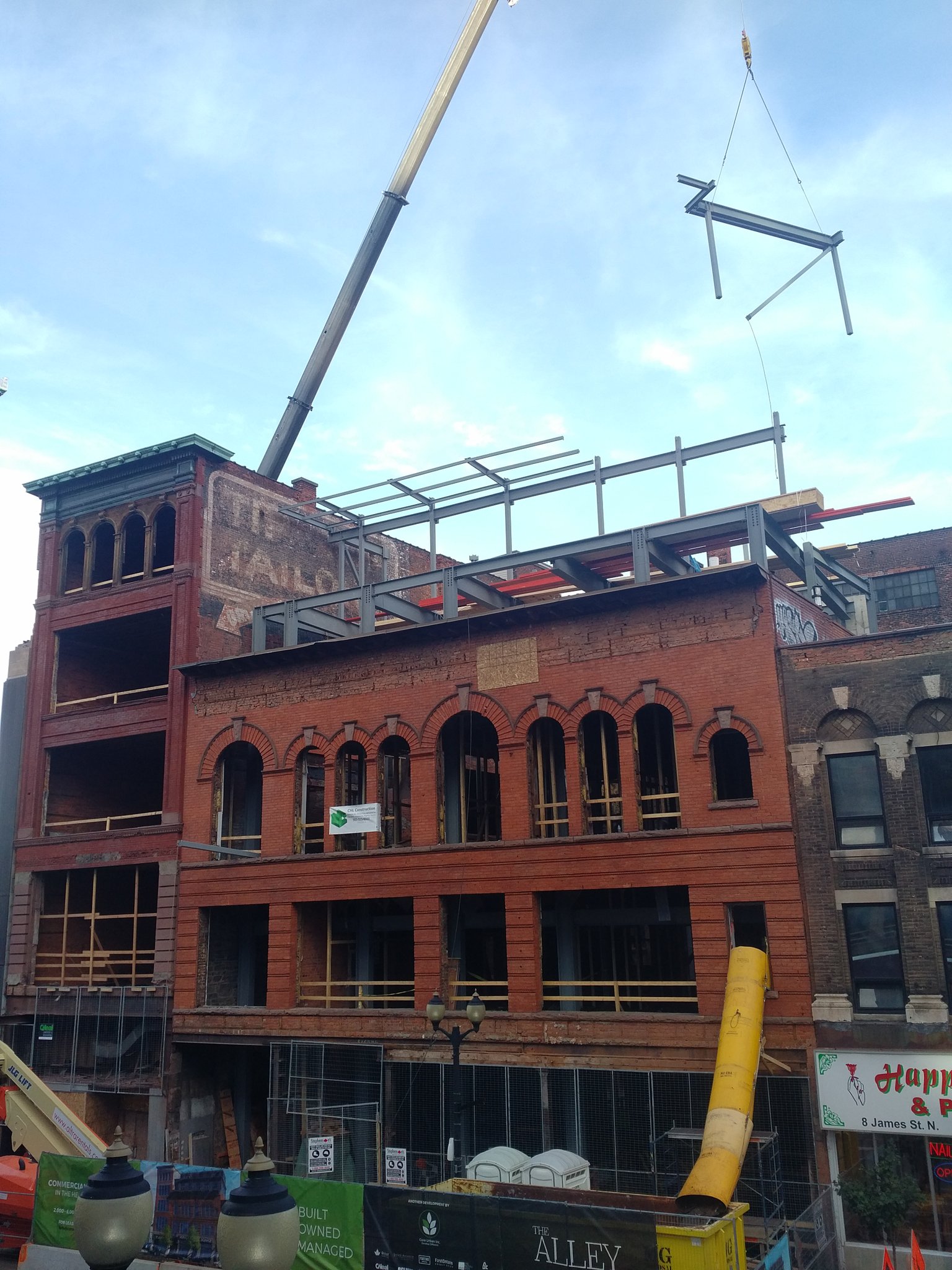 DLKkqqYXcAMTms9.jpg:large