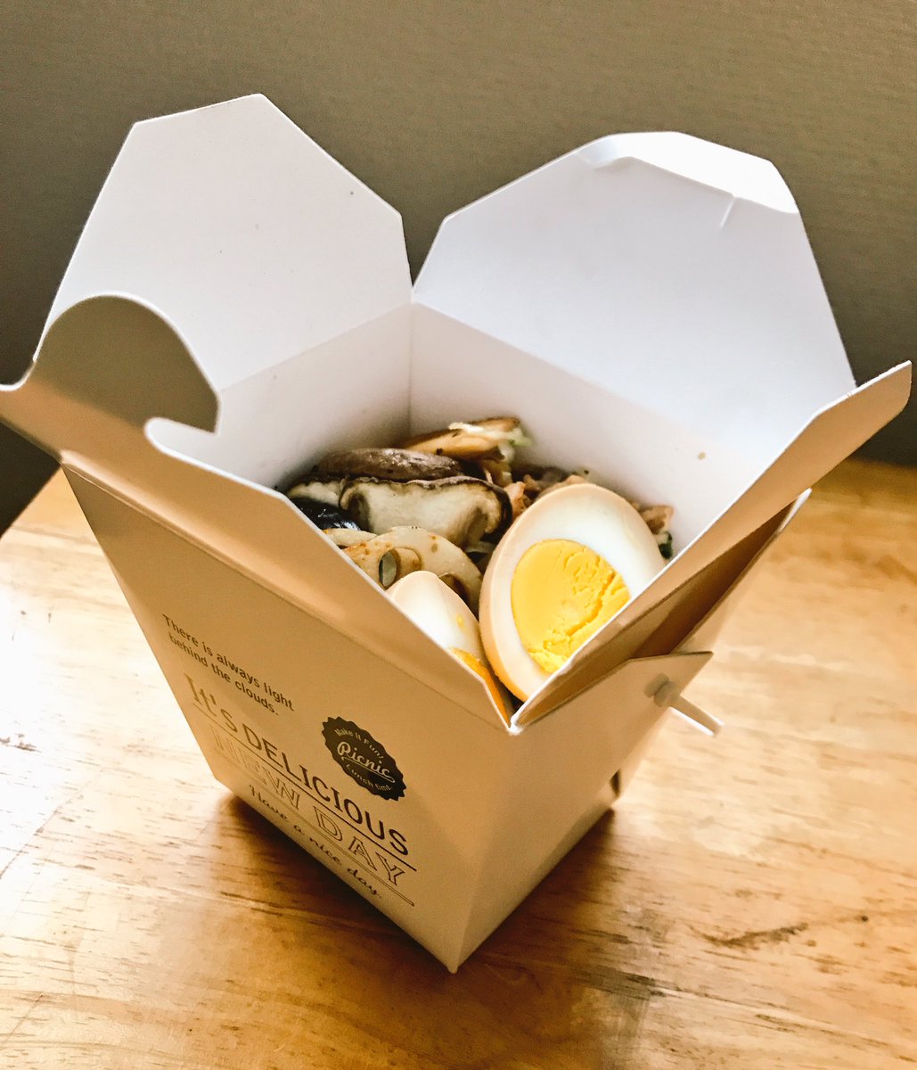 千紘 Twitterren お弁当世界の旅39 生姜塩焼きそば弁当 麺見えないw ダイソーで見つけた この箱 アメリカ で中華料理のテイクアウトといえばこれ 映画でもドラマでもよく見かけて 長めのお箸でつつきながら食べるの憧れた 初めてアメリカで食べた時の