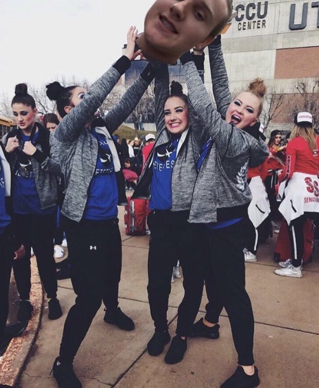 _hannyyy's tweet photo. happy birthday BFF ❤️❤️❤️ https://t.co/TedTsEiJxx