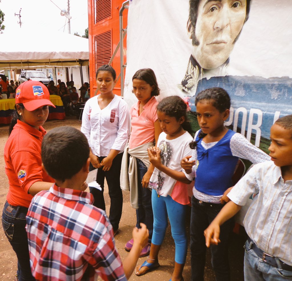 Juan_Dugarte's tweet photo. "Por los Senderos de Bolívar y Chávez" sigue llegando a los rincones más lejanos del edo Anzoátegui para cedular a l@s niñ@s d la Patria https://t.co/LTgvC1ak77