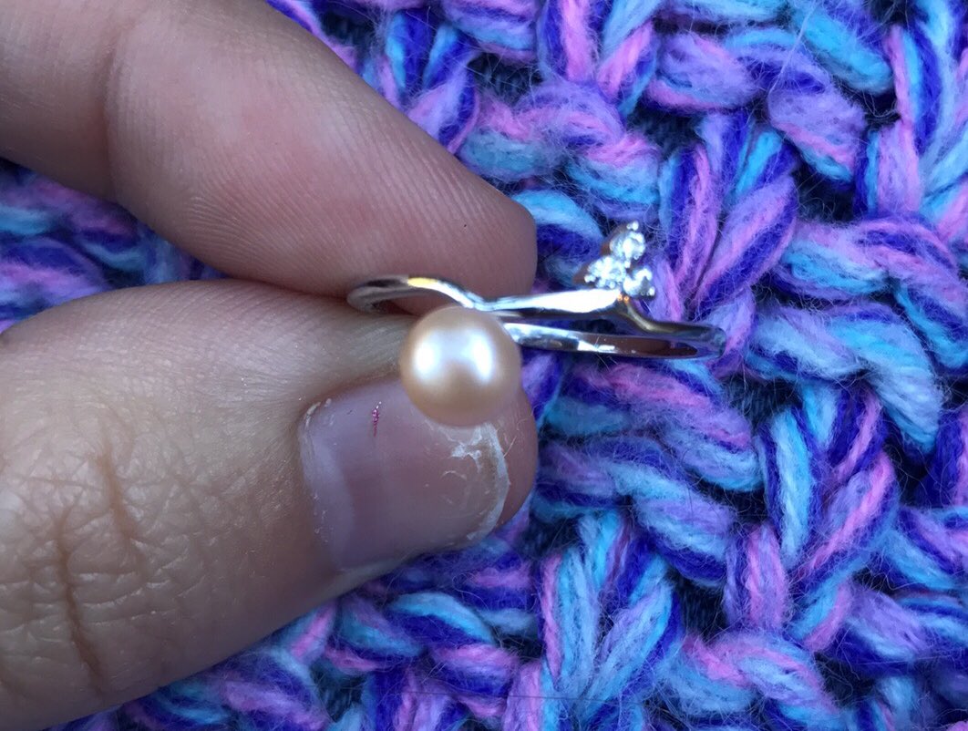 PoolSidePearls's tweet image. Surprise out of a #partyfizzer only $20 at poolsidepearls.kalojewelry.com #kaloandco #pearlparty