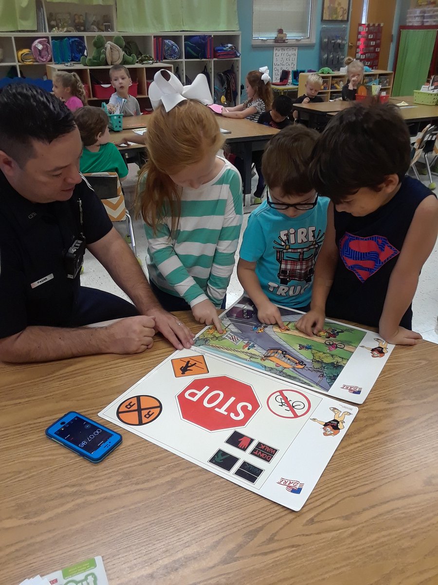k9turtles's tweet photo. Enjoyed DARE with Officer Pagen and Daren today! #learningsafety https://t.co/wJFIu8Geul