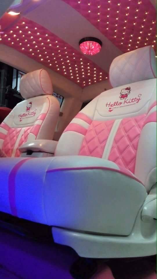 HaroMachine16's tweet photo. @leighravenx #HelloKittyCar https://t.co/a2e4yPK2XP