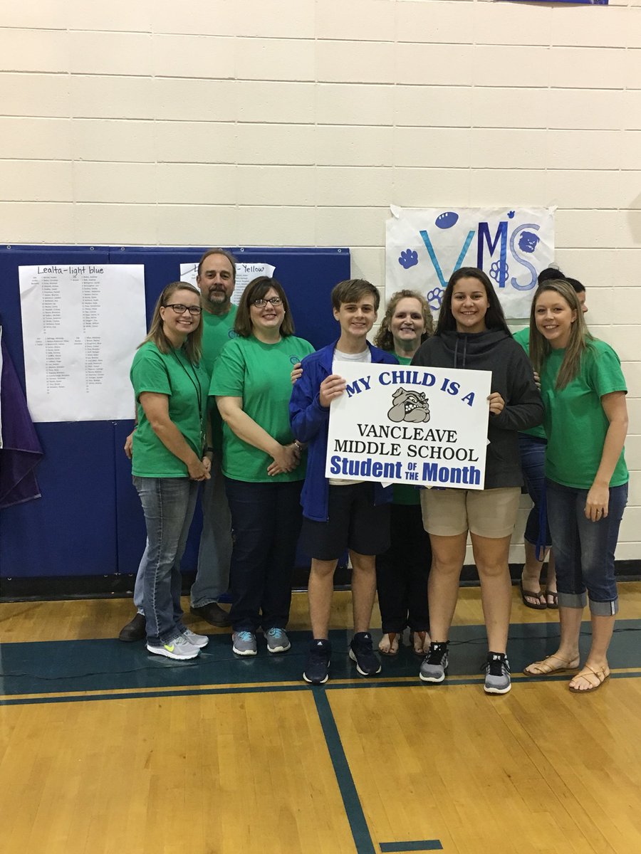 RhettLadner's tweet photo. Phenomenal day at the World Famous VMS. Started with Make it Matter Monday and Student of the Month recognition. @J_Renaissance #vmsgameon https://t.co/MjMhks03dW