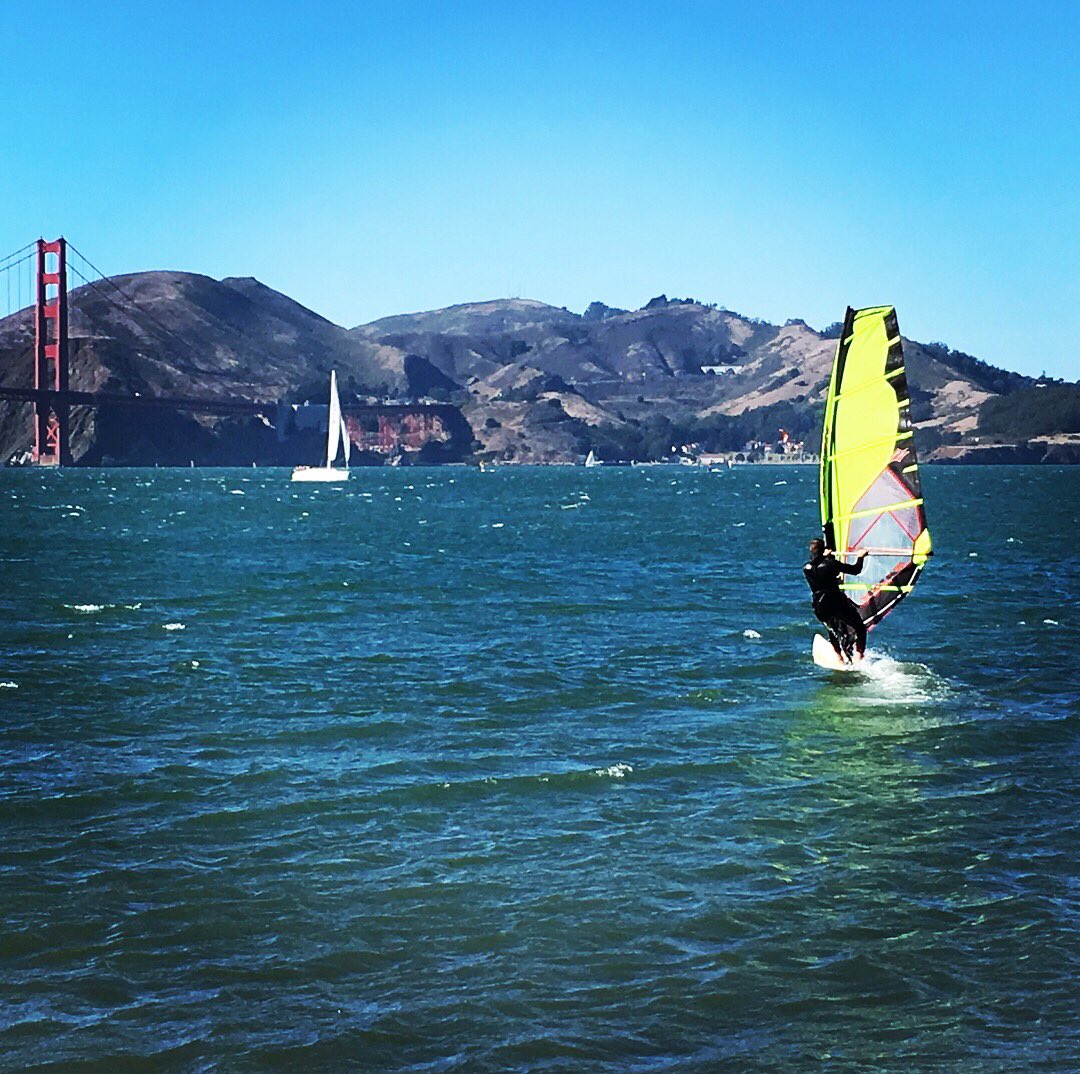 GuidePeak's tweet photo. #Windsurfing in the bay. Nice way to unwind. #windsurf #surf #kitesurfing @GuidePeak https://t.co/8CBfnDn8eS