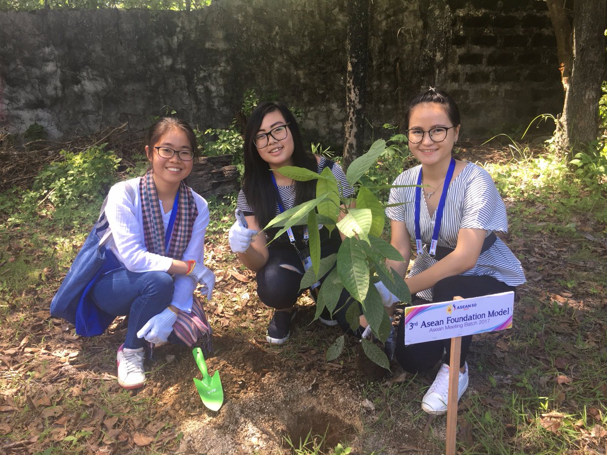 CanadaASEAN's tweet photo. Raising #youth awareness on importance of #environmental #protection at #AFMAM2017 visit to CEMEX Philippines! @aseanfoundation @CanEmbPH https://t.co/gzXpZM3afB