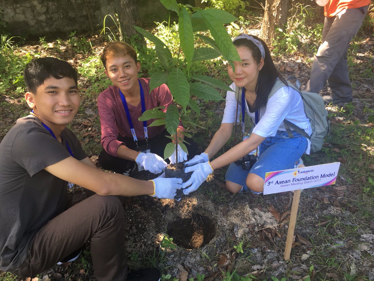 CanadaASEAN's tweet photo. Raising #youth awareness on importance of #environmental #protection at #AFMAM2017 visit to CEMEX Philippines! @aseanfoundation @CanEmbPH https://t.co/gzXpZM3afB