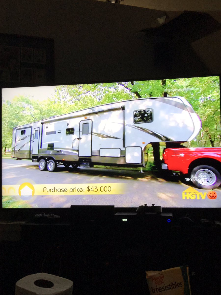 jones_lindsay's tweet photo. Watching tiny house hunters when suddenly they fucking BUY AN RV INSTEAD #thatdoesntcount #hgtvhasgonetoofar https://t.co/3TOmyBPcas