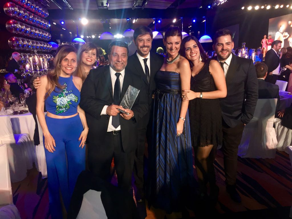 Belitaonline's tweet photo. Y se va terminando la noche... #Magazine2017 para @RosarioDirecto @Canal5deRosario https://t.co/t9yfHCPBwK