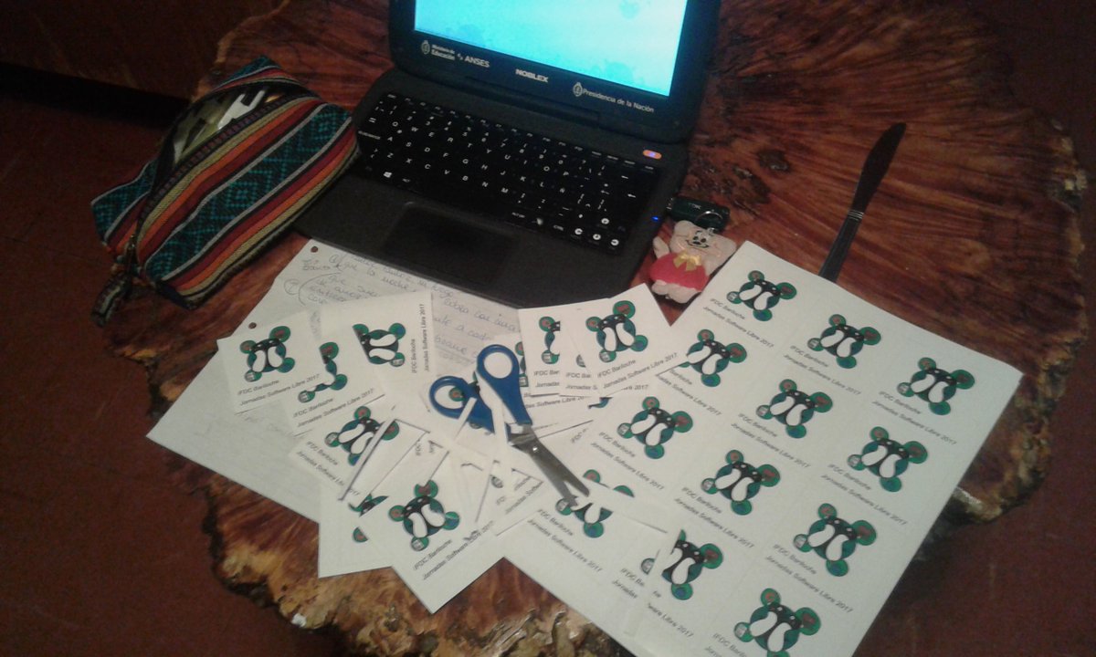 giu_dance's tweet photo. ultimando detalles para las jornadas de software libre 
#ifdcEyTIC2017 https://t.co/TxXKW3h87z