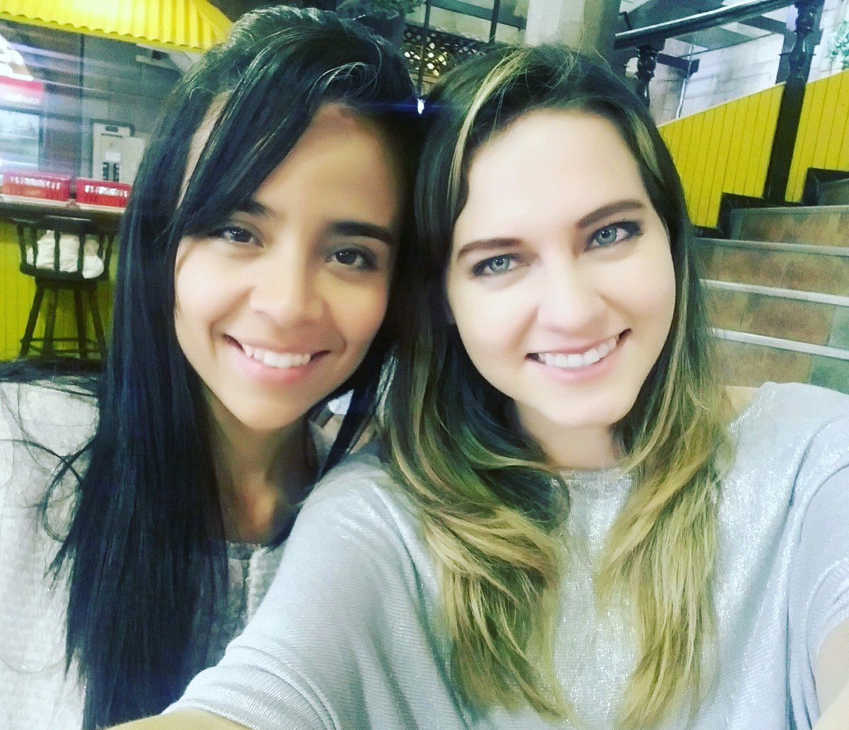 Karenherrerads's tweet photo. Con una gran amiga #Vanetta #Celebrando #AlmuerzoNT https://t.co/As9hUpNQ1U