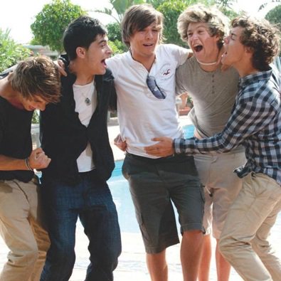 todays1dhistory's tweet photo. Today (October 3) in 2010 - SIMON GOES WITH HIS HEART https://t.co/Rc7x6ItPja