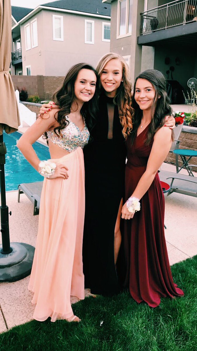 jadavanwinkle's tweet photo. my gorgeous friends!๐ #andpeter https://t.co/EuuRlLTbyO