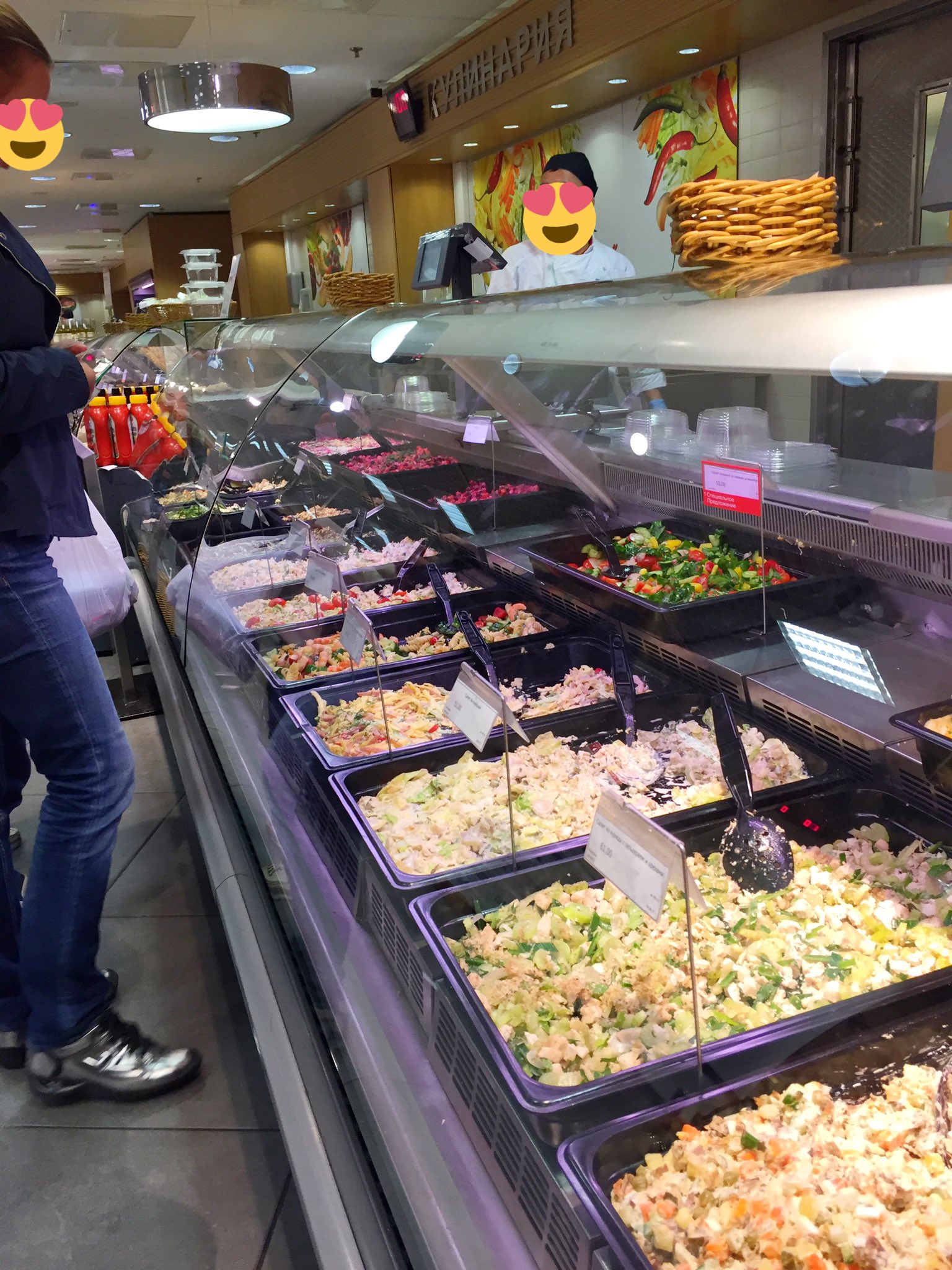 ユウキ Twitter પર スーパー ストックマン 惣菜や 肉 魚 ペストリー等のコーナーもヨーロッパによくあるスタイル こんな風にショウケースから量り売りで買う所と 初めからパックに入って陳列されている物は別のラックに 魚は 燻製ものの種類が多い印象