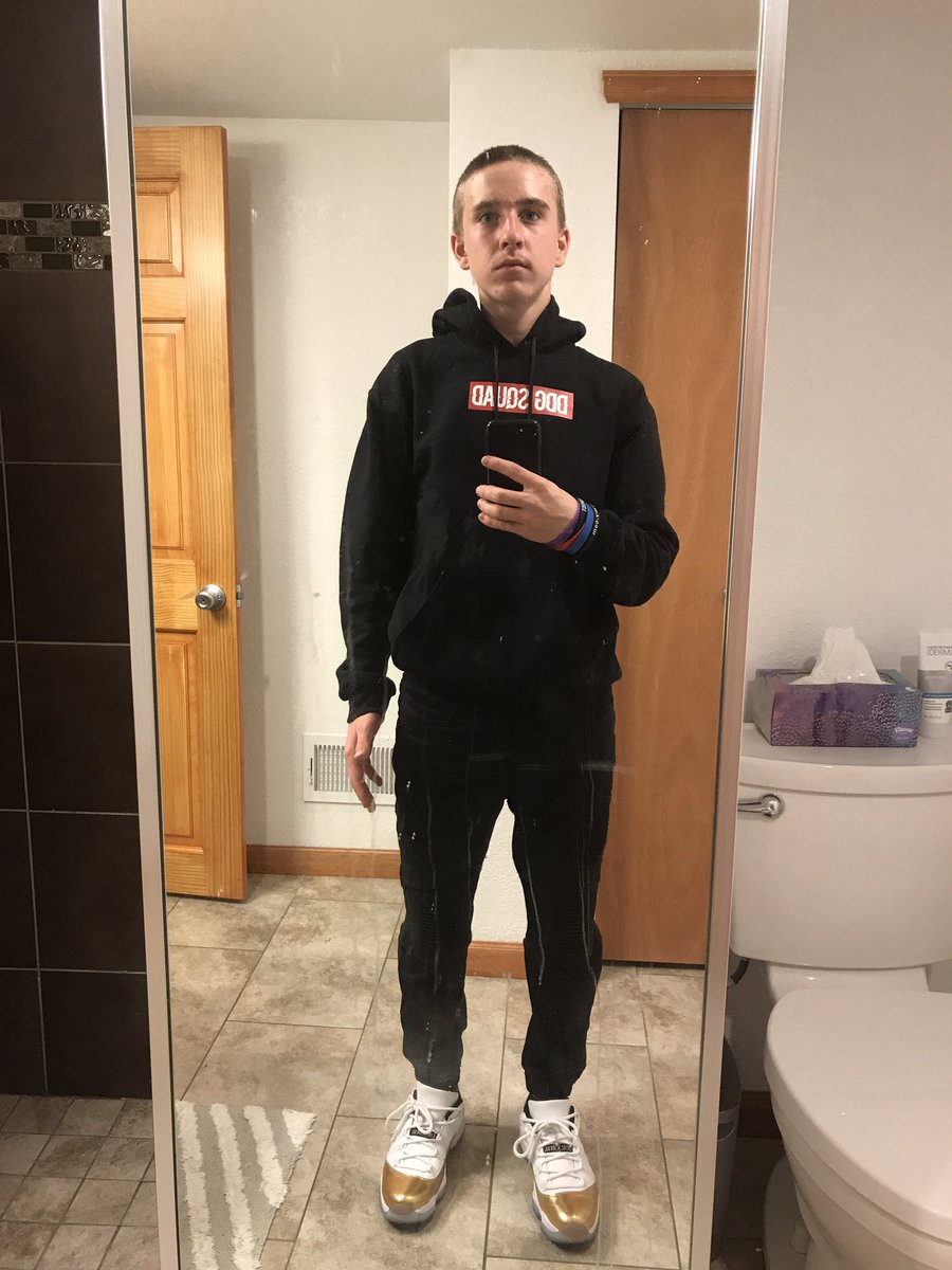 DiamondNasty21's tweet photo. @PontiacMadeDDG @simplykennedy_ So Today I Who're The DDG SQUAD Hoodie and I asked a lot of people what does this say? They said Dog Squad 😂 https://t.co/GxfrVxC5sB