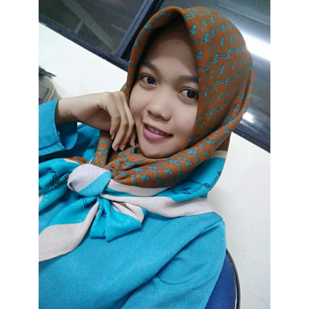 fitridiani_fd's tweet photo. Sebaik-baiknya kekuatan adalah ketika kamu memilih tersenyum. Padahal, air mata tak bisa di bendung.🙂 https://t.co/xF7LuNWMqd